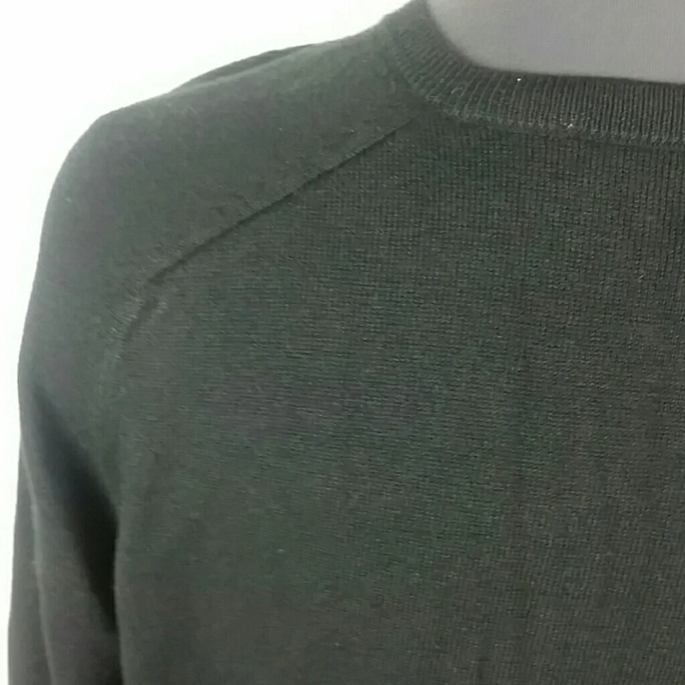 ANN TAYLOR LOFT l Black knit V neck pullover B5